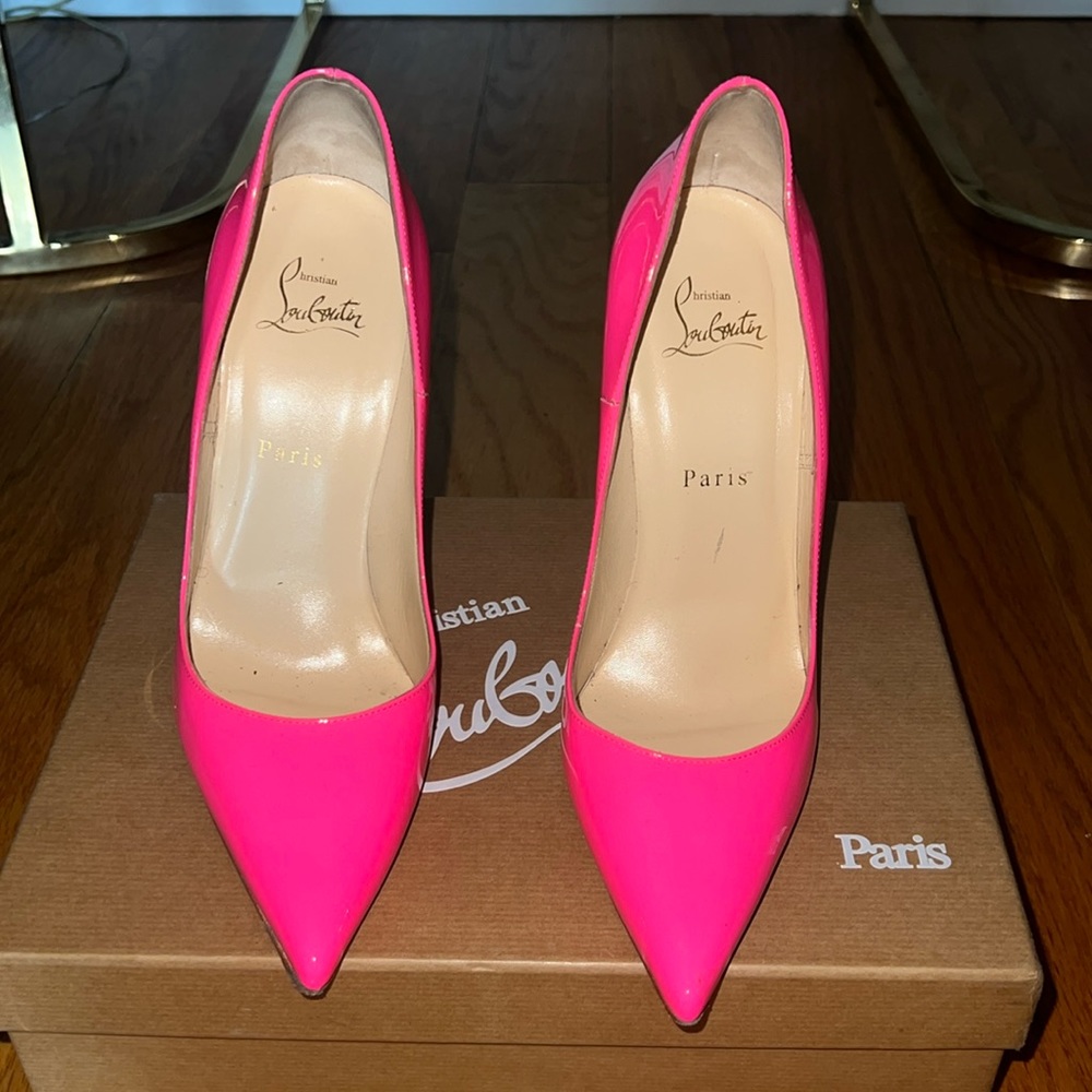 Neon Pink Patent Leather So Kate. Pre Loved. Worn only 4 times.